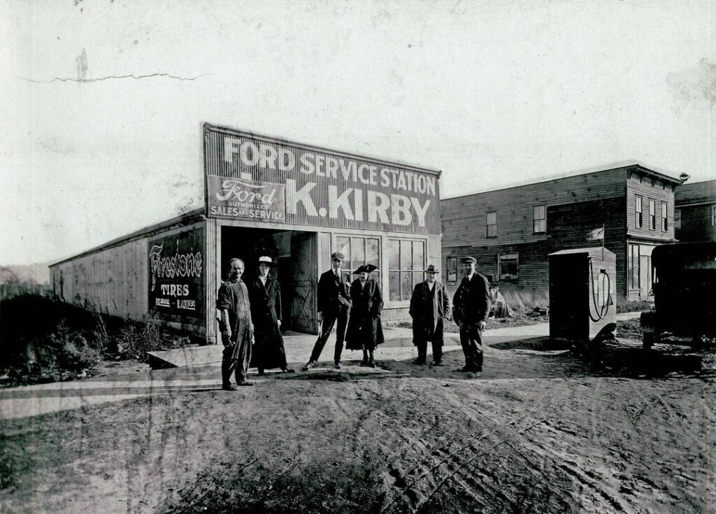 Early 1900s Ford service station with staff posing.